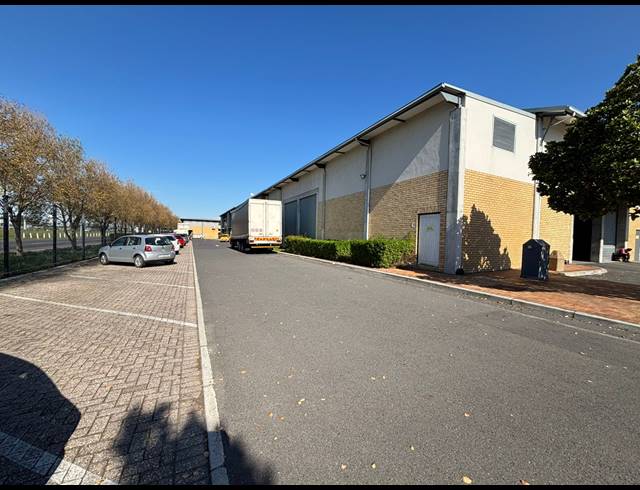 404M² WAREHOUSE TO LET IN AIRPORT INDUSTRIA